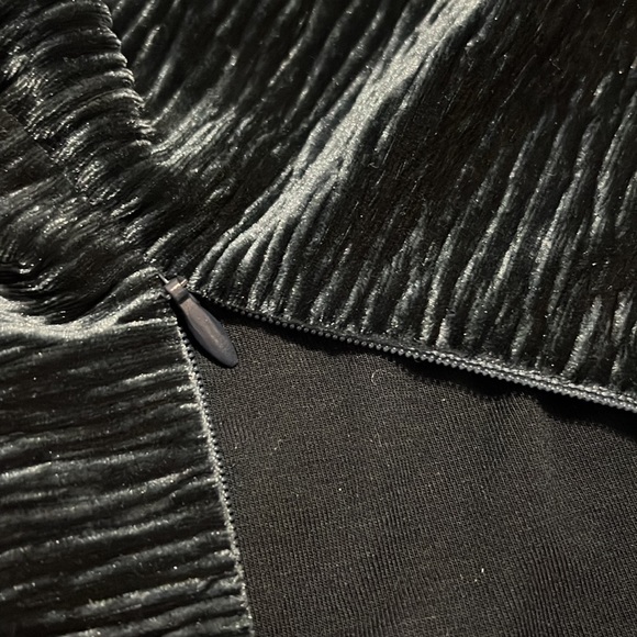 NWTS ANTHROPOLOGIE VELVET HALTER TANK (M) - Picture 12 of 14